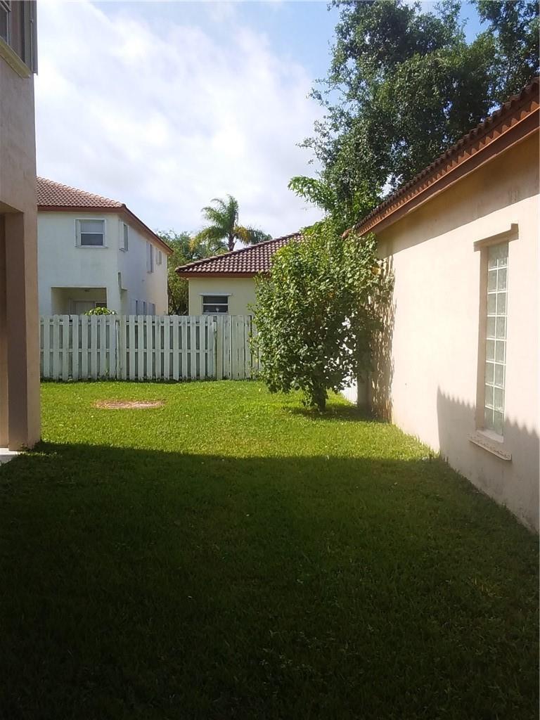 Listing photo 5 for 19250 NW 12TH Manor, Pembroke Pines, FL, 33029
