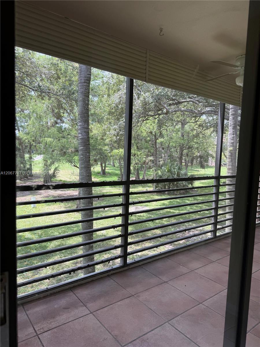 Listing photo 12 for 6751 N University Dr Unit#216, Tamarac, FL, 33321