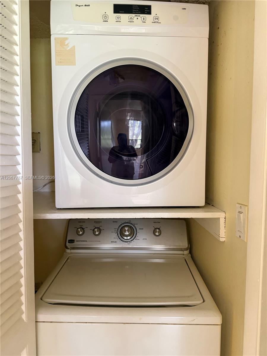 Listing photo 13 for 6751 N University Dr Unit#216, Tamarac, FL, 33321