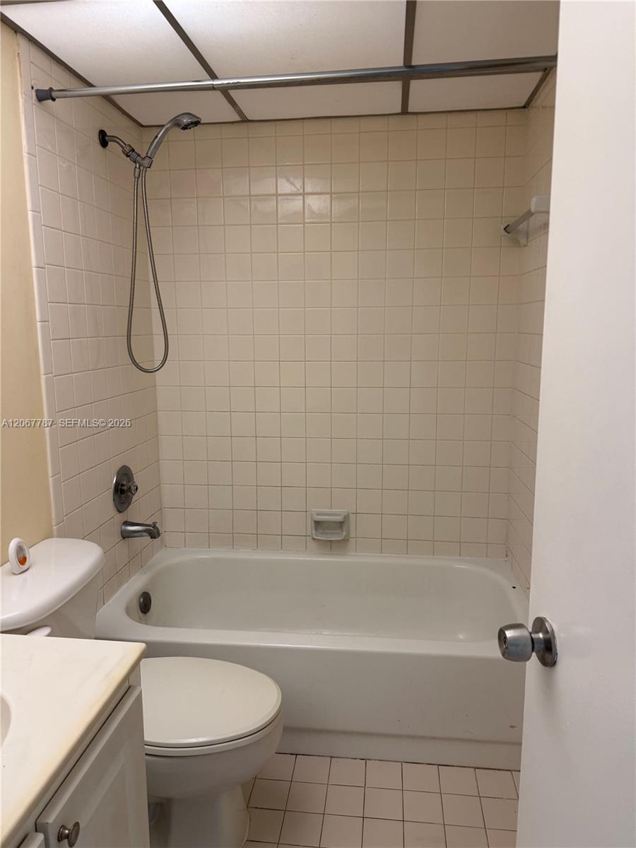 Listing photo 14 for 6751 N University Dr Unit#216, Tamarac, FL, 33321