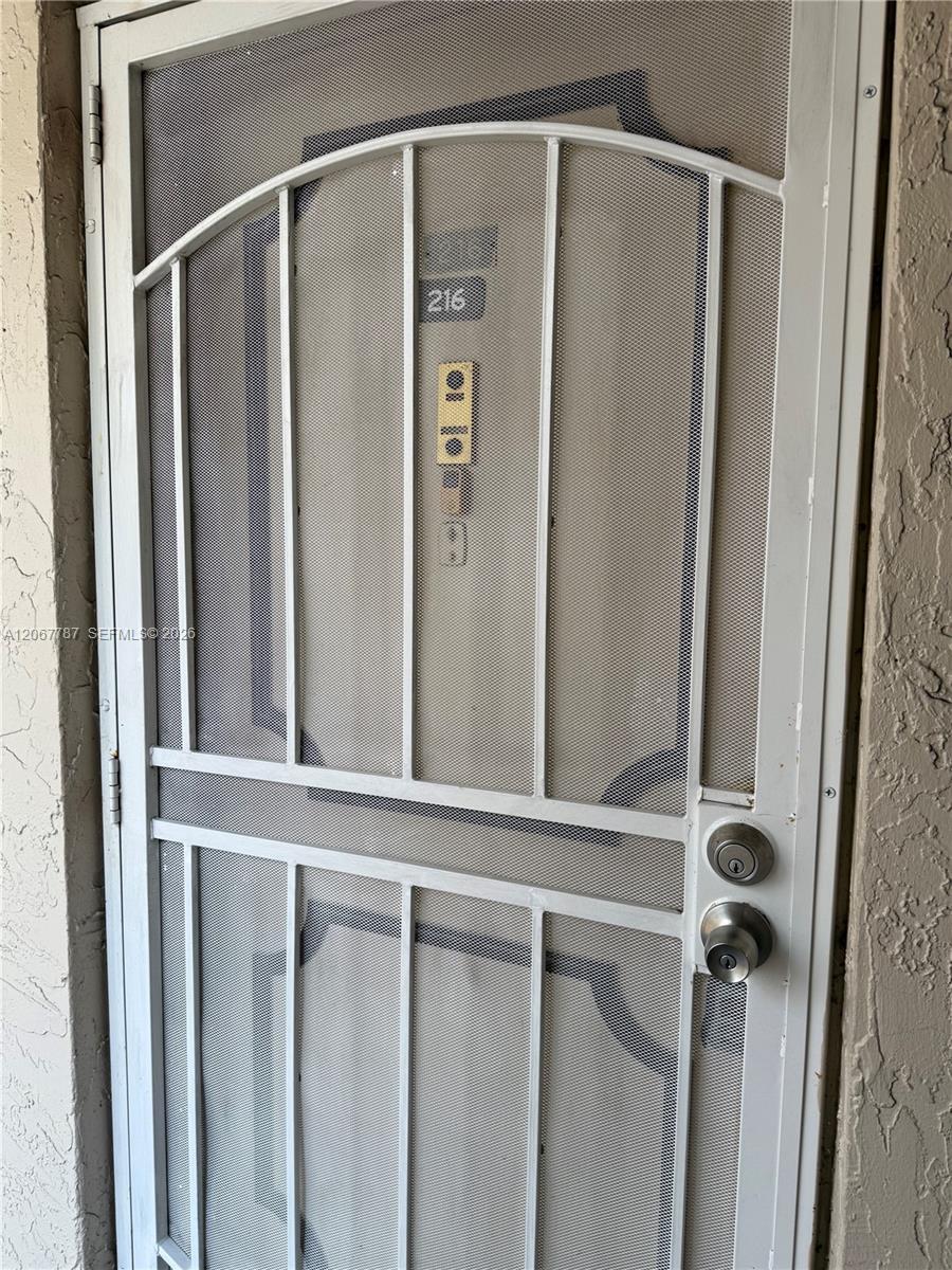 Listing photo 3 for 6751 N University Dr Unit#216, Tamarac, FL, 33321