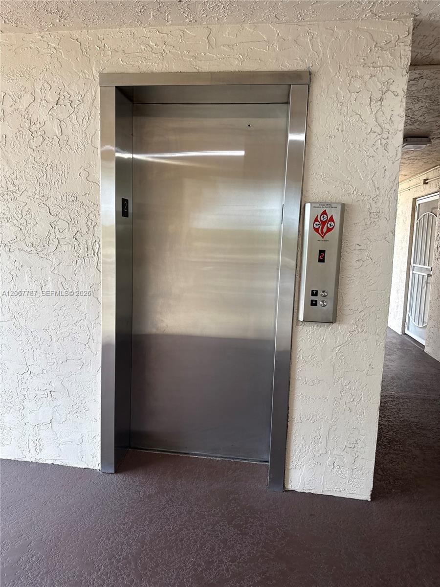 Listing photo 5 for 6751 N University Dr Unit#216, Tamarac, FL, 33321