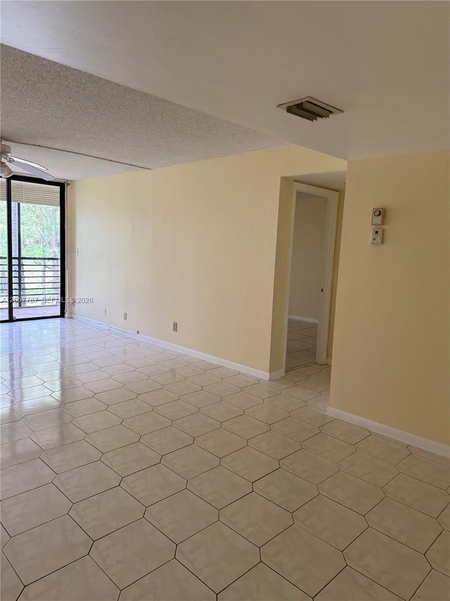 Listing photo 7 for 6751 N University Dr Unit#216, Tamarac, FL, 33321