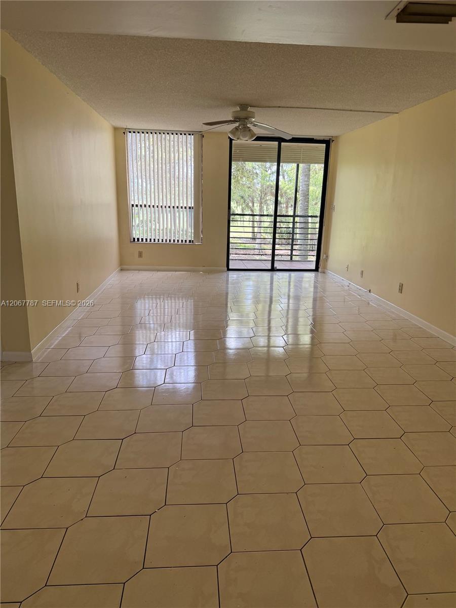 Listing photo 8 for 6751 N University Dr Unit#216, Tamarac, FL, 33321