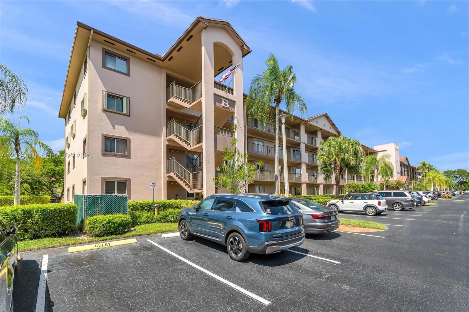 Listing photo 1 for 12651 SW 16th Ct Unit#304B, Pembroke Pines, FL, 33027