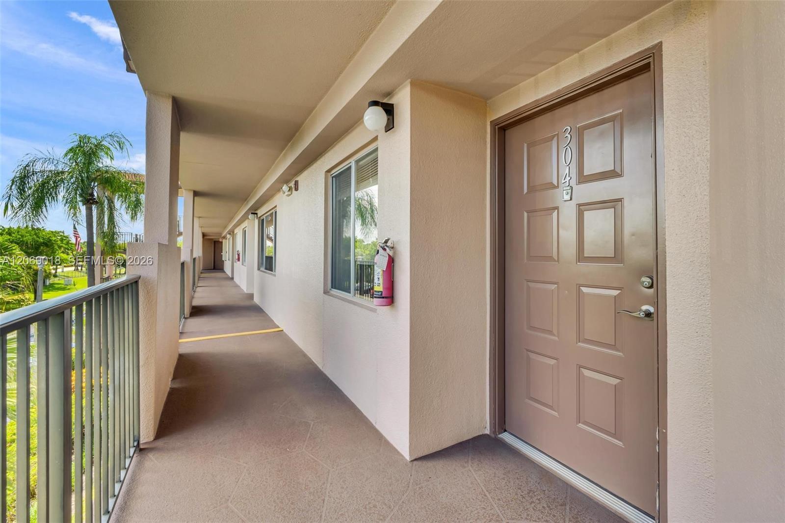 Listing photo 5 for 12651 SW 16th Ct Unit#304B, Pembroke Pines, FL, 33027