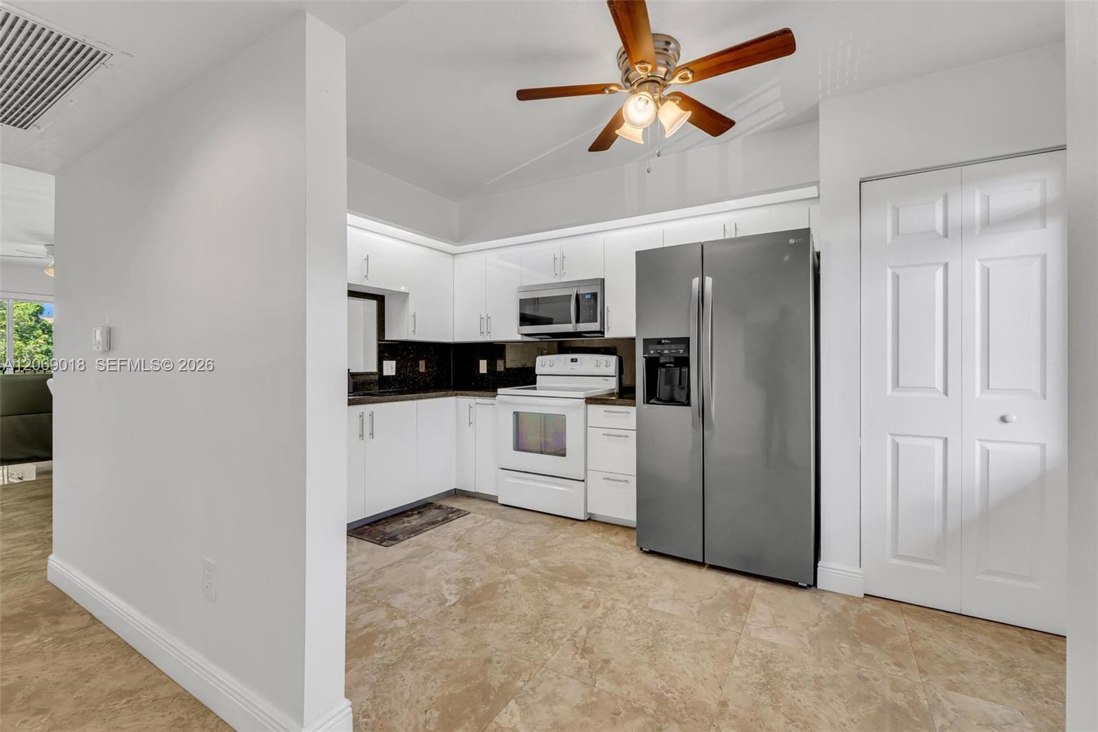 Listing photo 8 for 12651 SW 16th Ct Unit#304B, Pembroke Pines, FL, 33027