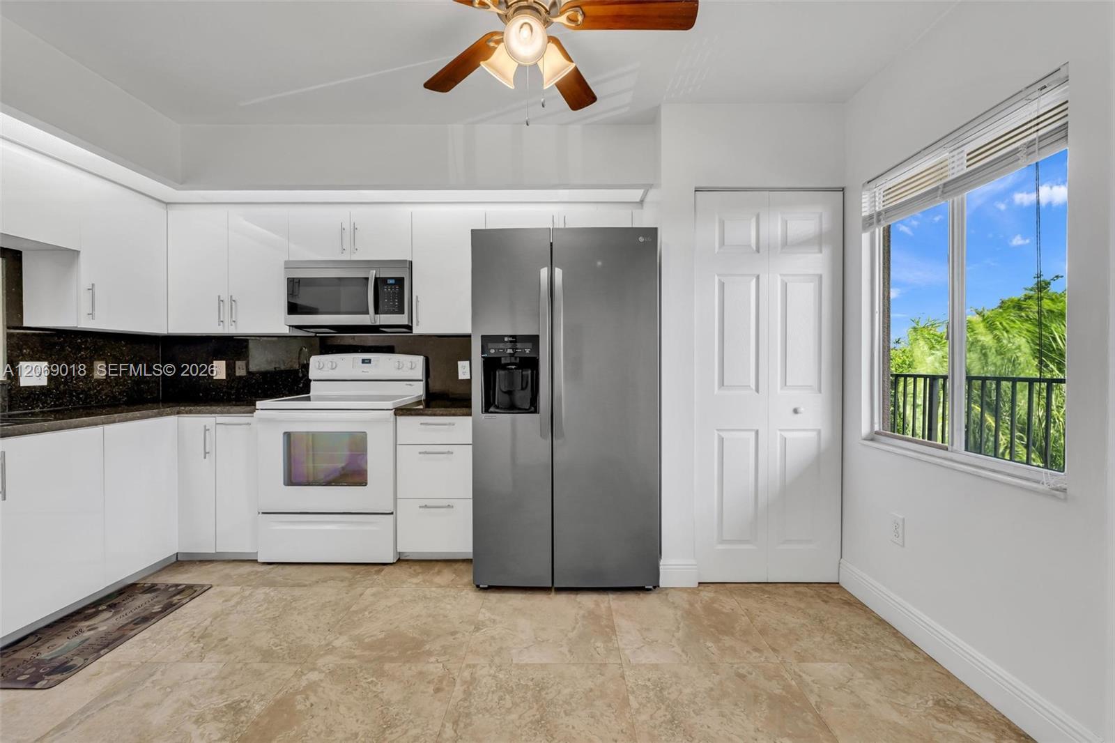 Listing photo 9 for 12651 SW 16th Ct Unit#304B, Pembroke Pines, FL, 33027