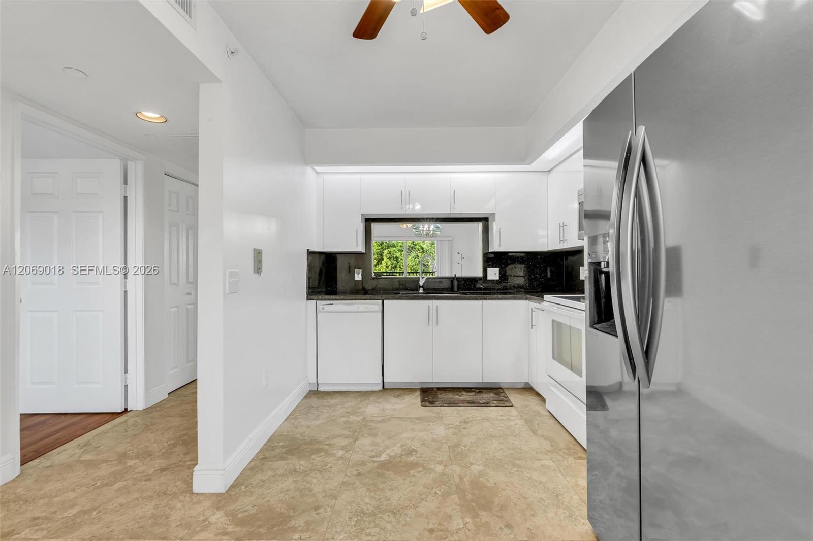 Listing photo 10 for 12651 SW 16th Ct Unit#304B, Pembroke Pines, FL, 33027