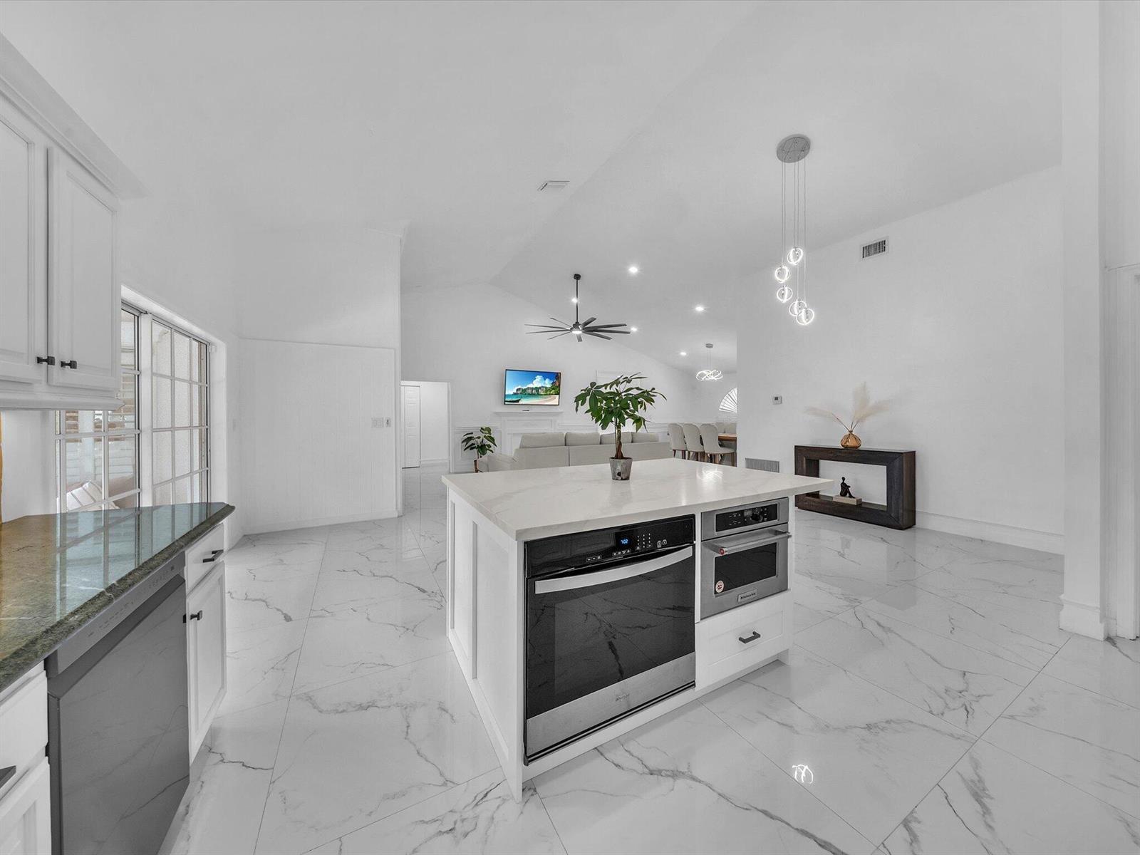 Listing photo 11 for 2065 NW 127TH Terrace, Coral Springs, FL, 33071