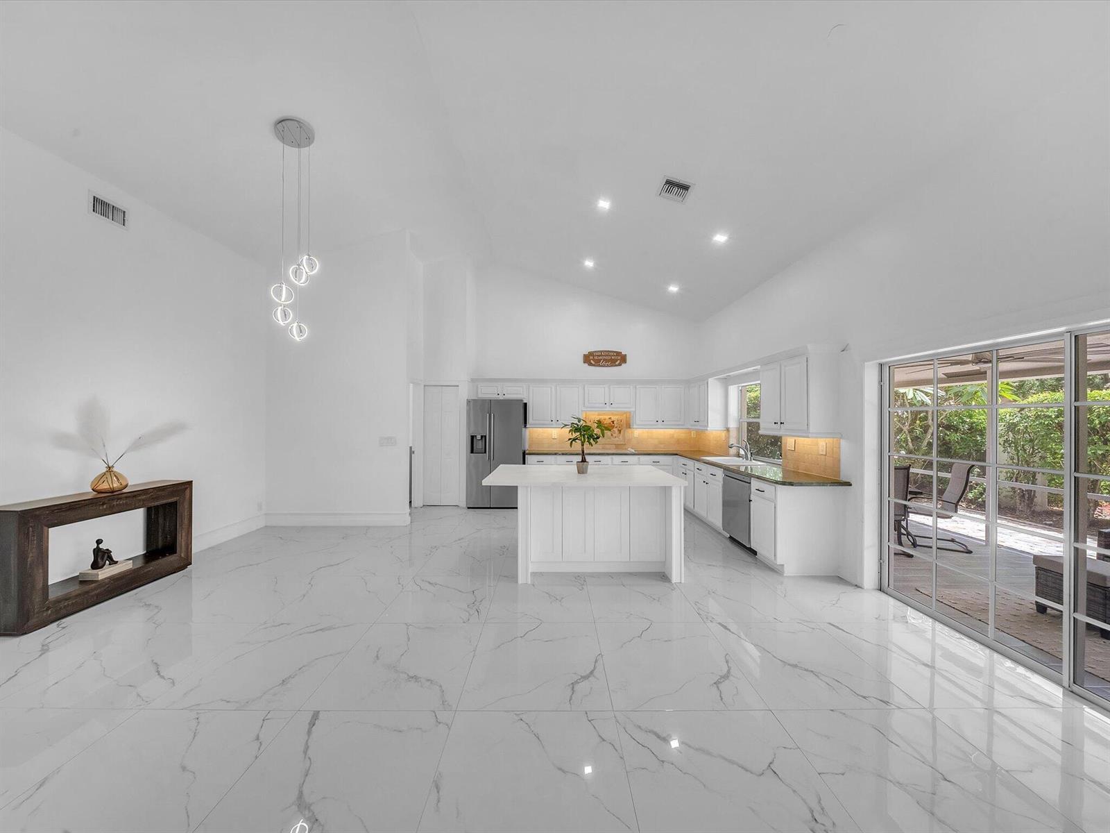 Listing photo 12 for 2065 NW 127TH Terrace, Coral Springs, FL, 33071