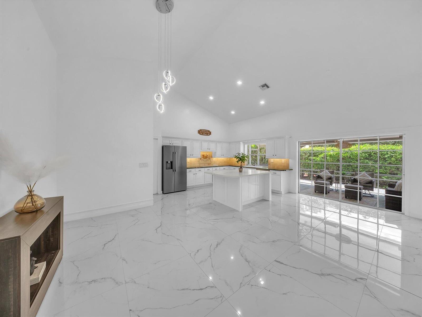 Listing photo 5 for 2065 NW 127TH Terrace, Coral Springs, FL, 33071