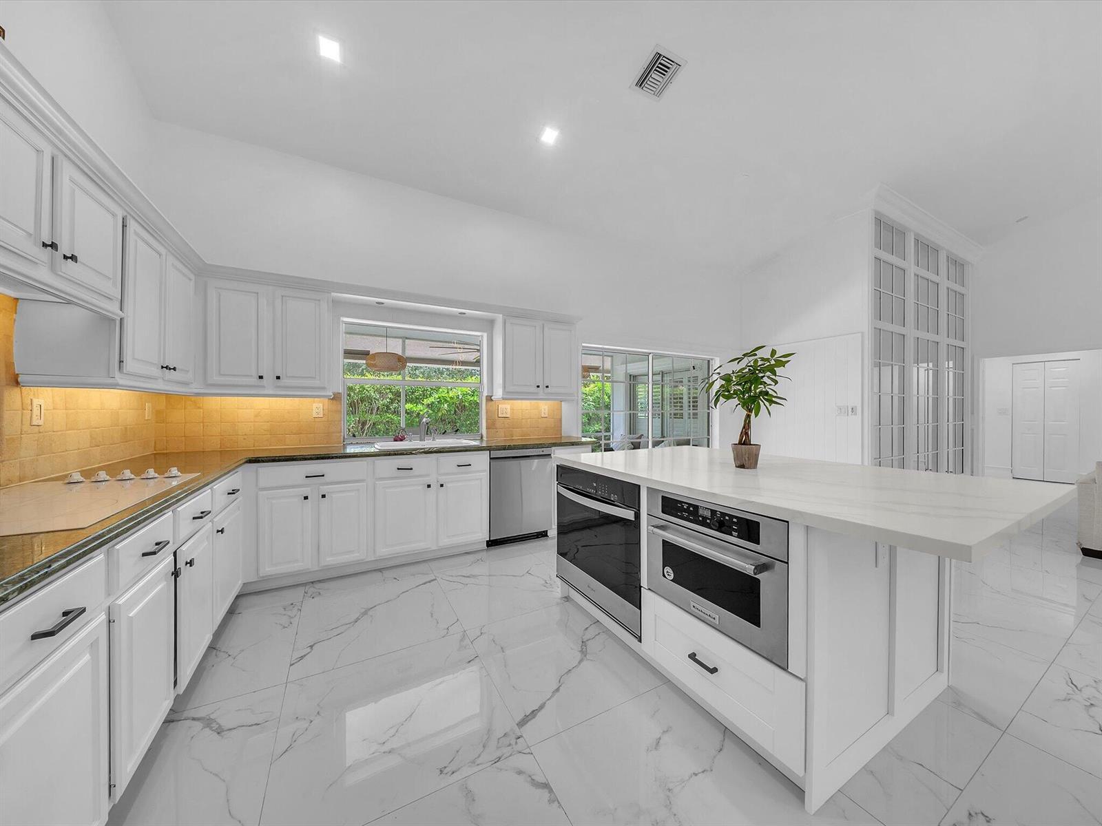 Listing photo 9 for 2065 NW 127TH Terrace, Coral Springs, FL, 33071