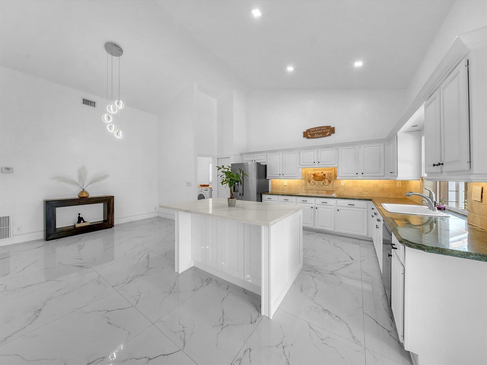 Listing photo 10 for 2065 NW 127TH Terrace, Coral Springs, FL, 33071