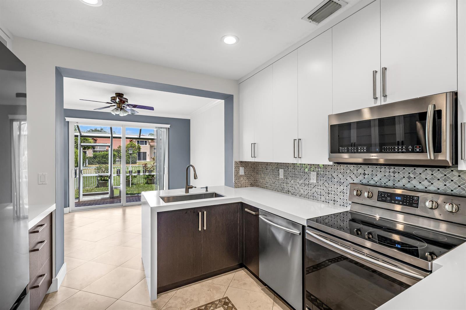Listing photo 6 for 12571 NW 57th Court, Coral Springs, FL, 33076