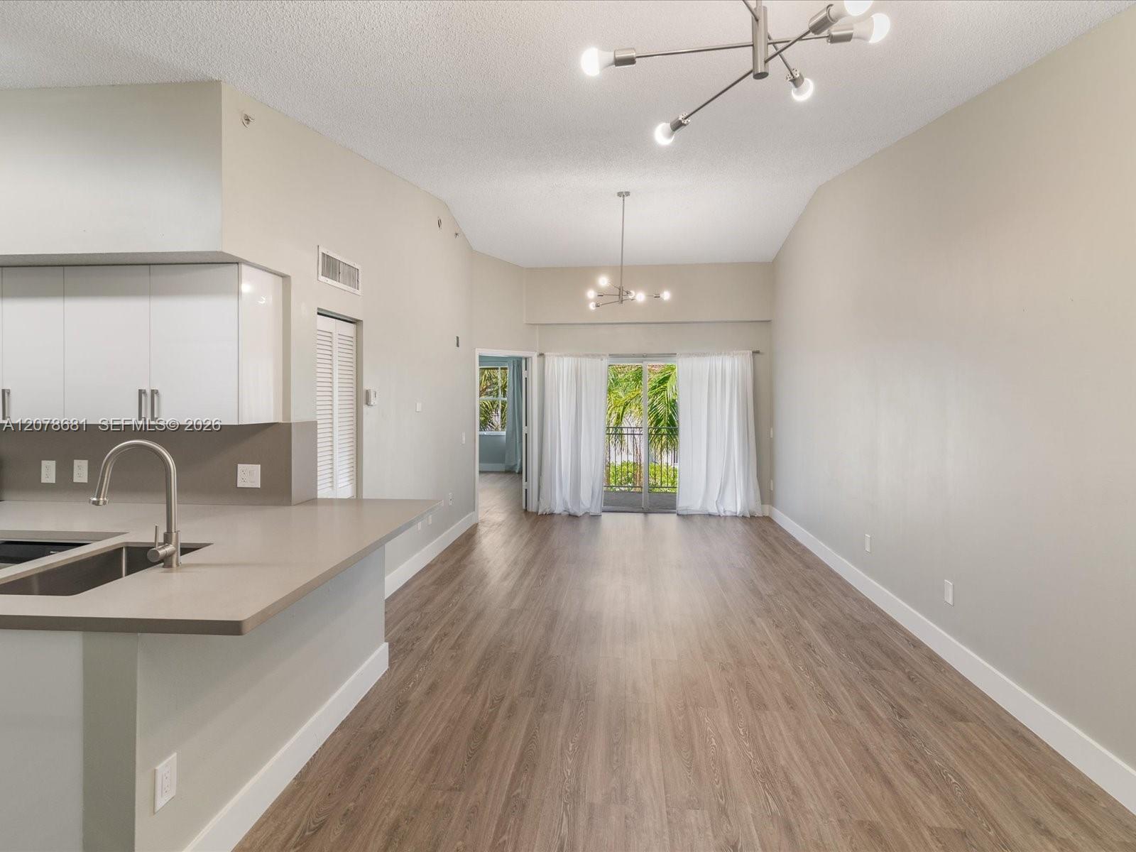 Listing photo 1 for 155 NW 96th Ter Unit#2-303, Pembroke Pines, FL, 33024