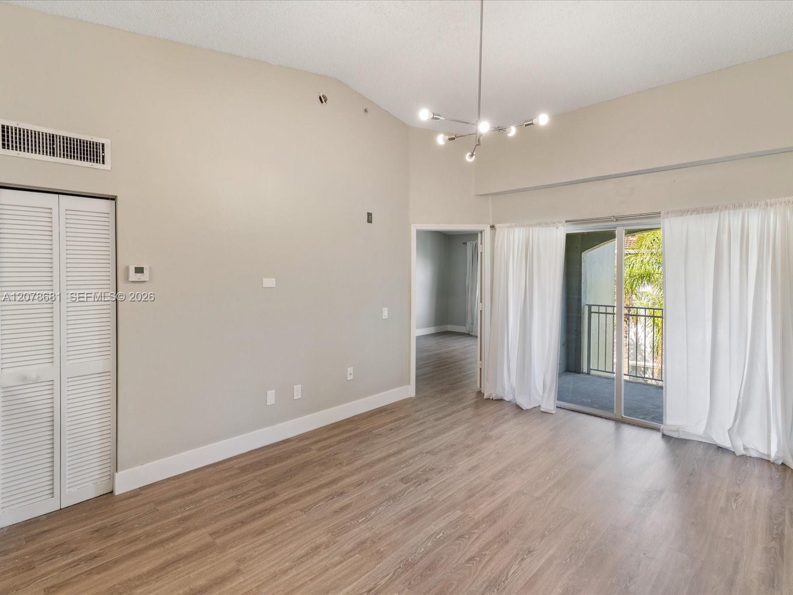 Listing photo 12 for 155 NW 96th Ter Unit#2-303, Pembroke Pines, FL, 33024