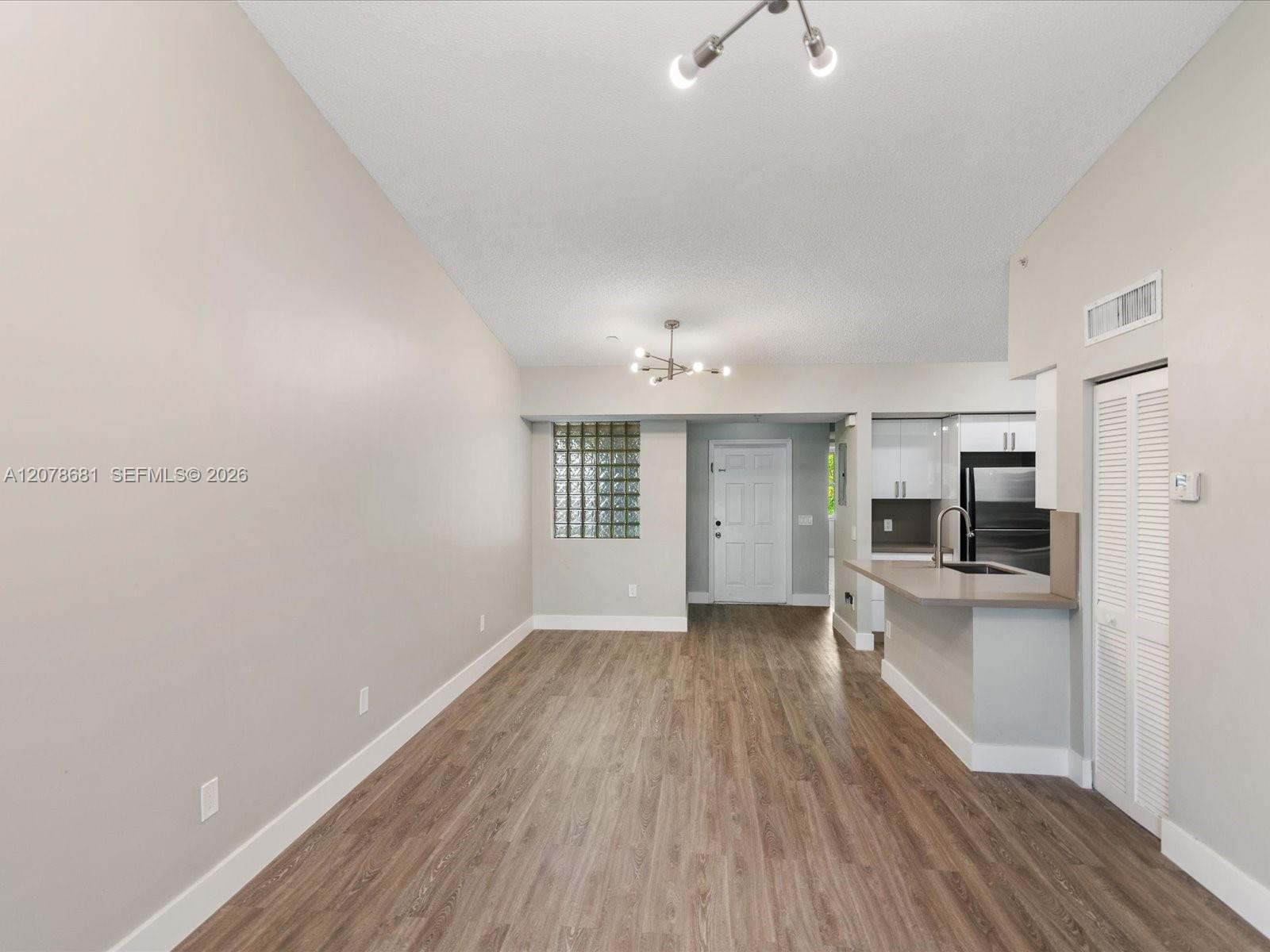 Listing photo 13 for 155 NW 96th Ter Unit#2-303, Pembroke Pines, FL, 33024