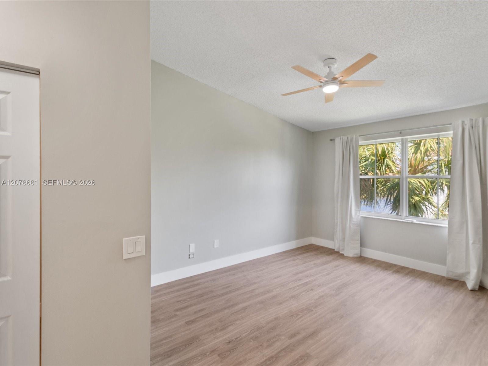Listing photo 15 for 155 NW 96th Ter Unit#2-303, Pembroke Pines, FL, 33024