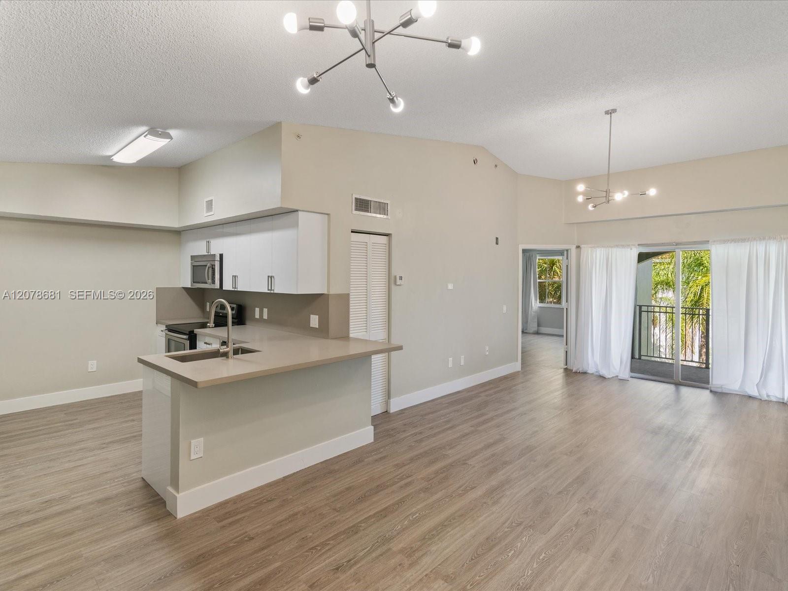 Listing photo 3 for 155 NW 96th Ter Unit#2-303, Pembroke Pines, FL, 33024