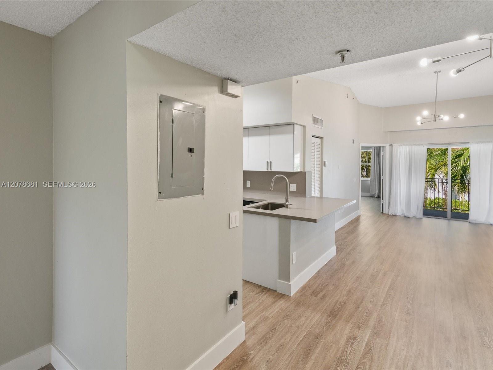 Listing photo 4 for 155 NW 96th Ter Unit#2-303, Pembroke Pines, FL, 33024