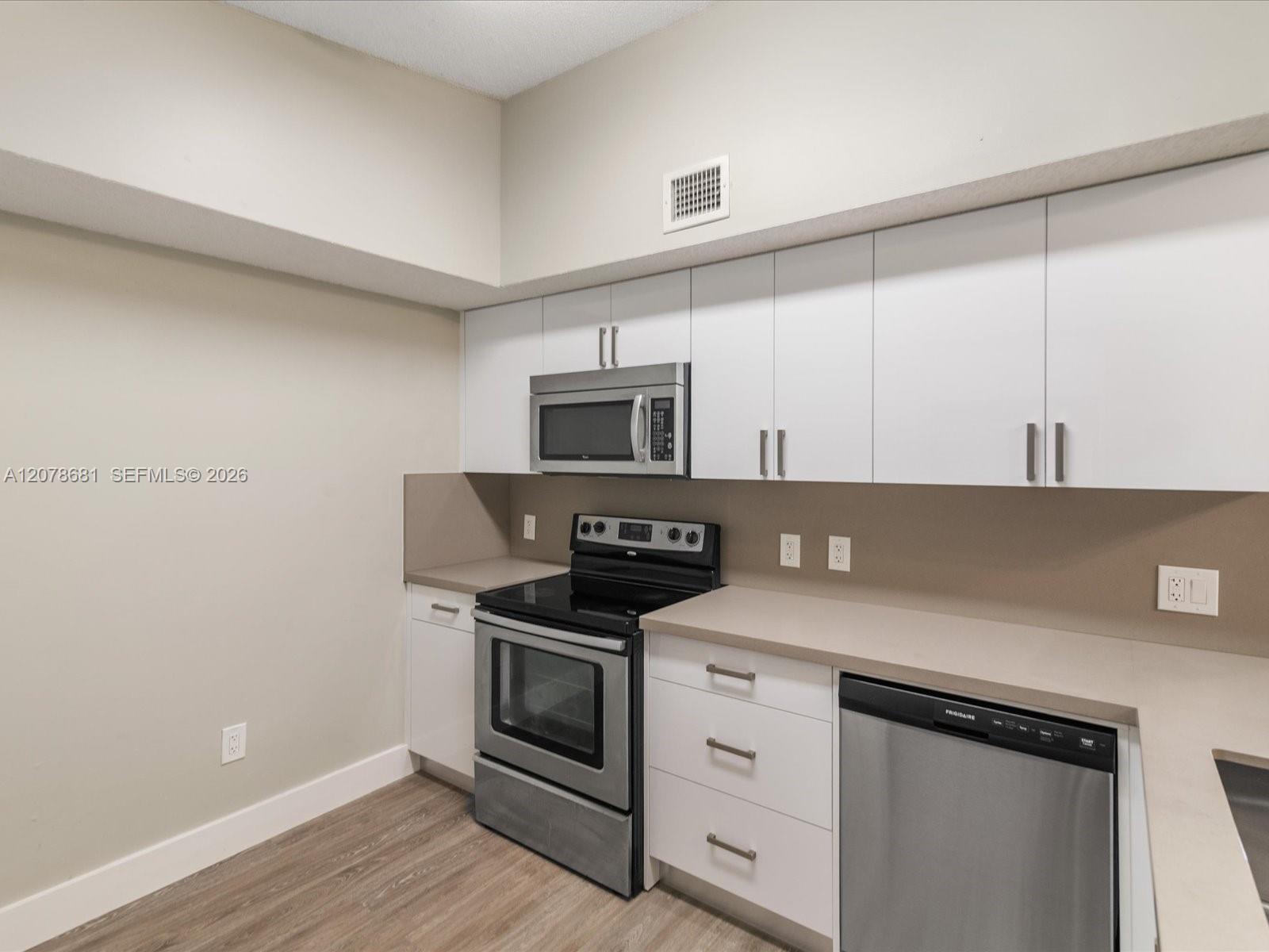 Listing photo 7 for 155 NW 96th Ter Unit#2-303, Pembroke Pines, FL, 33024