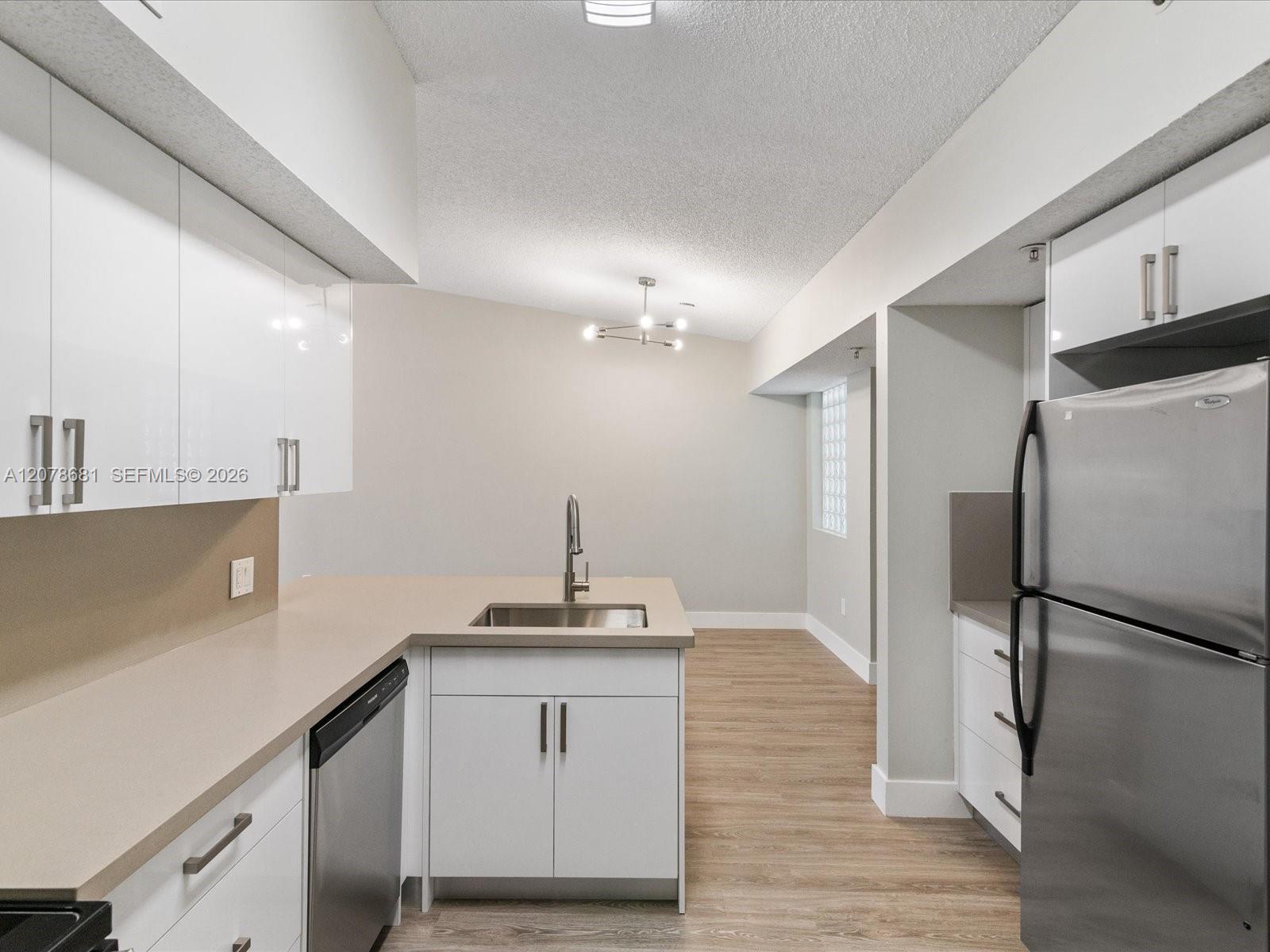 Listing photo 8 for 155 NW 96th Ter Unit#2-303, Pembroke Pines, FL, 33024