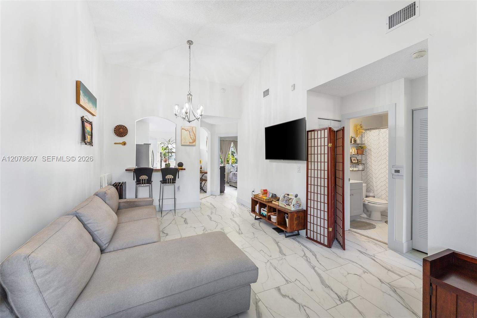 Listing photo 8 for 2140 NW 78th Ave Unit#204, Pembroke Pines, FL, 33024