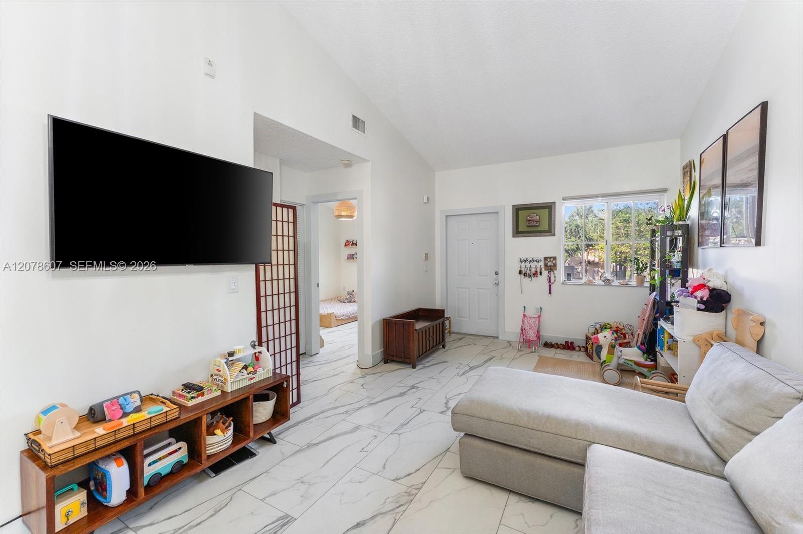 Listing photo 9 for 2140 NW 78th Ave Unit#204, Pembroke Pines, FL, 33024