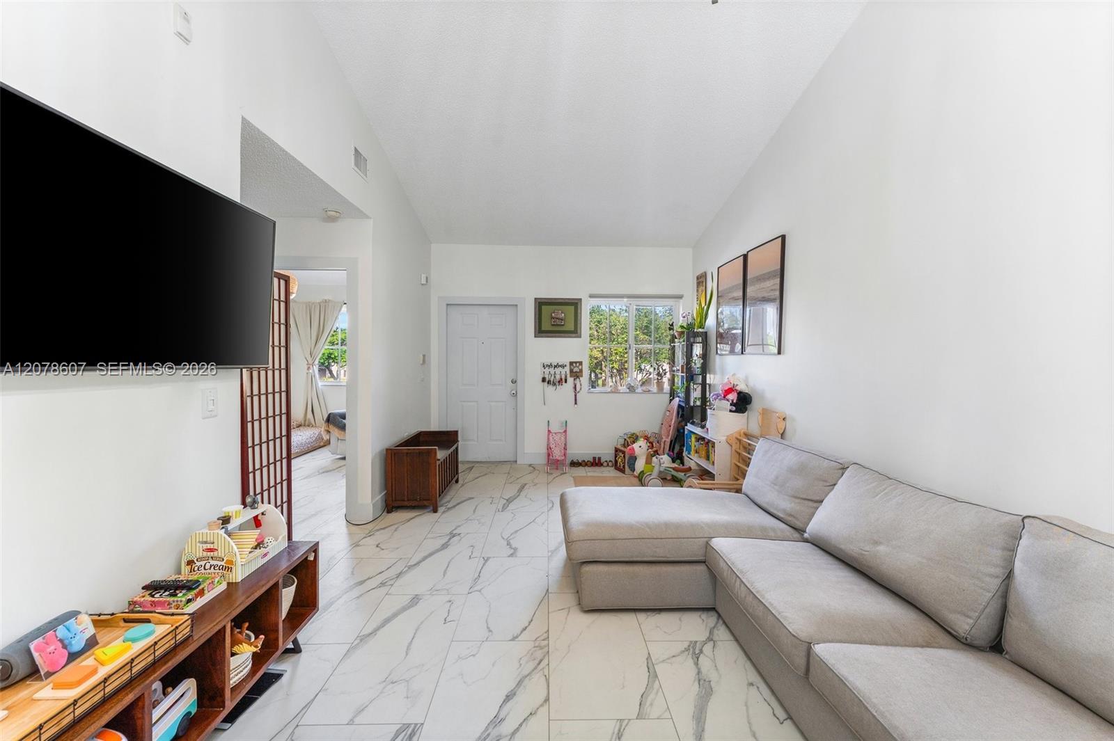 Listing photo 10 for 2140 NW 78th Ave Unit#204, Pembroke Pines, FL, 33024