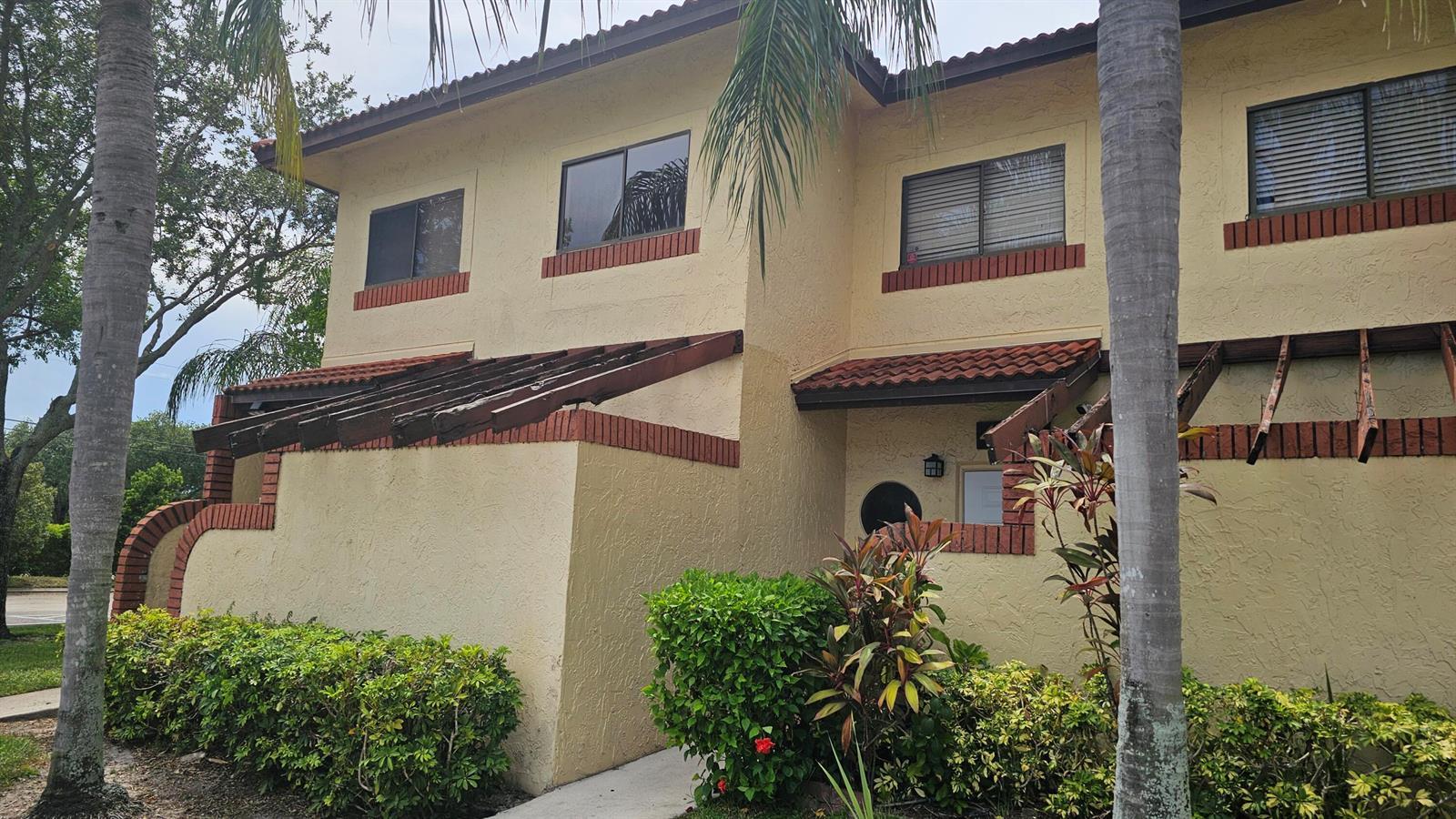 Listing photo 1 for 4621 NW 88th Avenue Unit#4621, Sunrise, FL, 33351