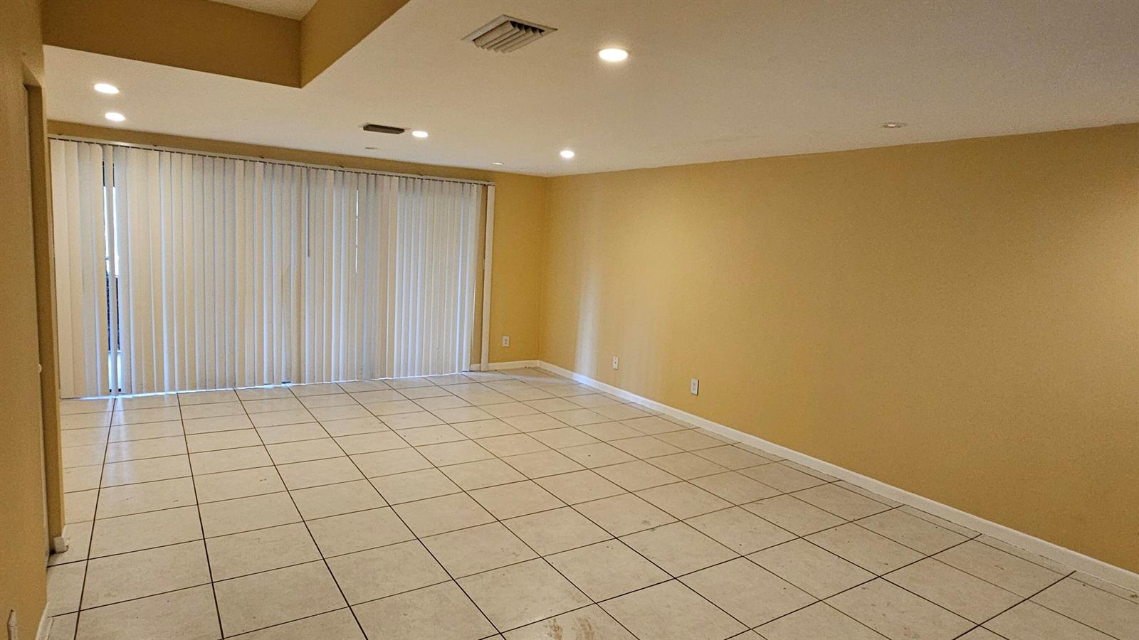 Listing photo 2 for 4621 NW 88th Avenue Unit#4621, Sunrise, FL, 33351