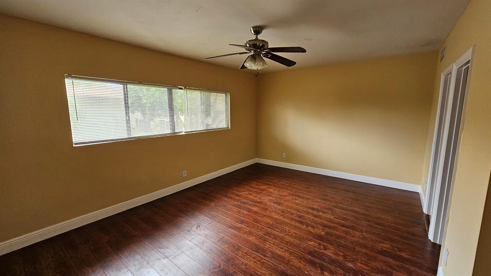 Listing photo 5 for 4621 NW 88th Avenue Unit#4621, Sunrise, FL, 33351