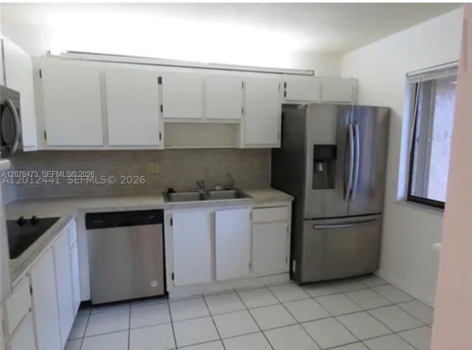 Listing photo 1 for 205 Lakeview Dr Unit#102, Weston, FL, 33326