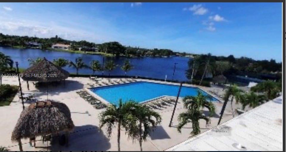 Listing photo 5 for 205 Lakeview Dr Unit#102, Weston, FL, 33326