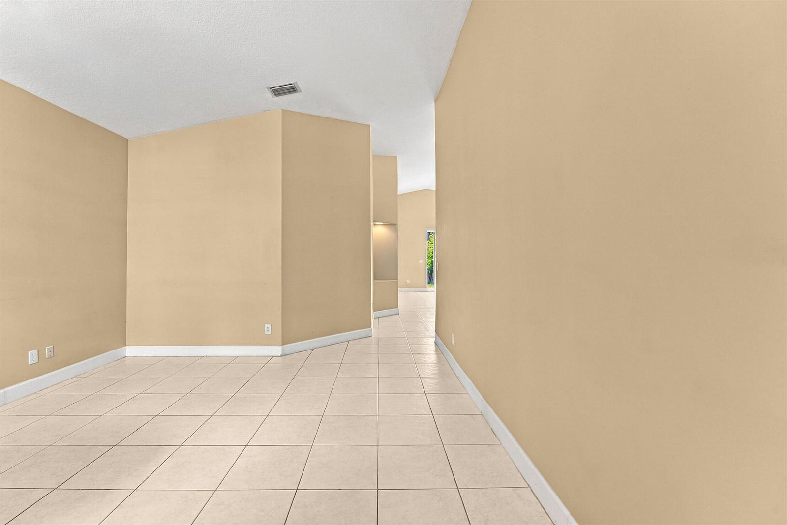 Listing photo 3 for 12376 NW 53RD Street, Coral Springs, FL, 33076