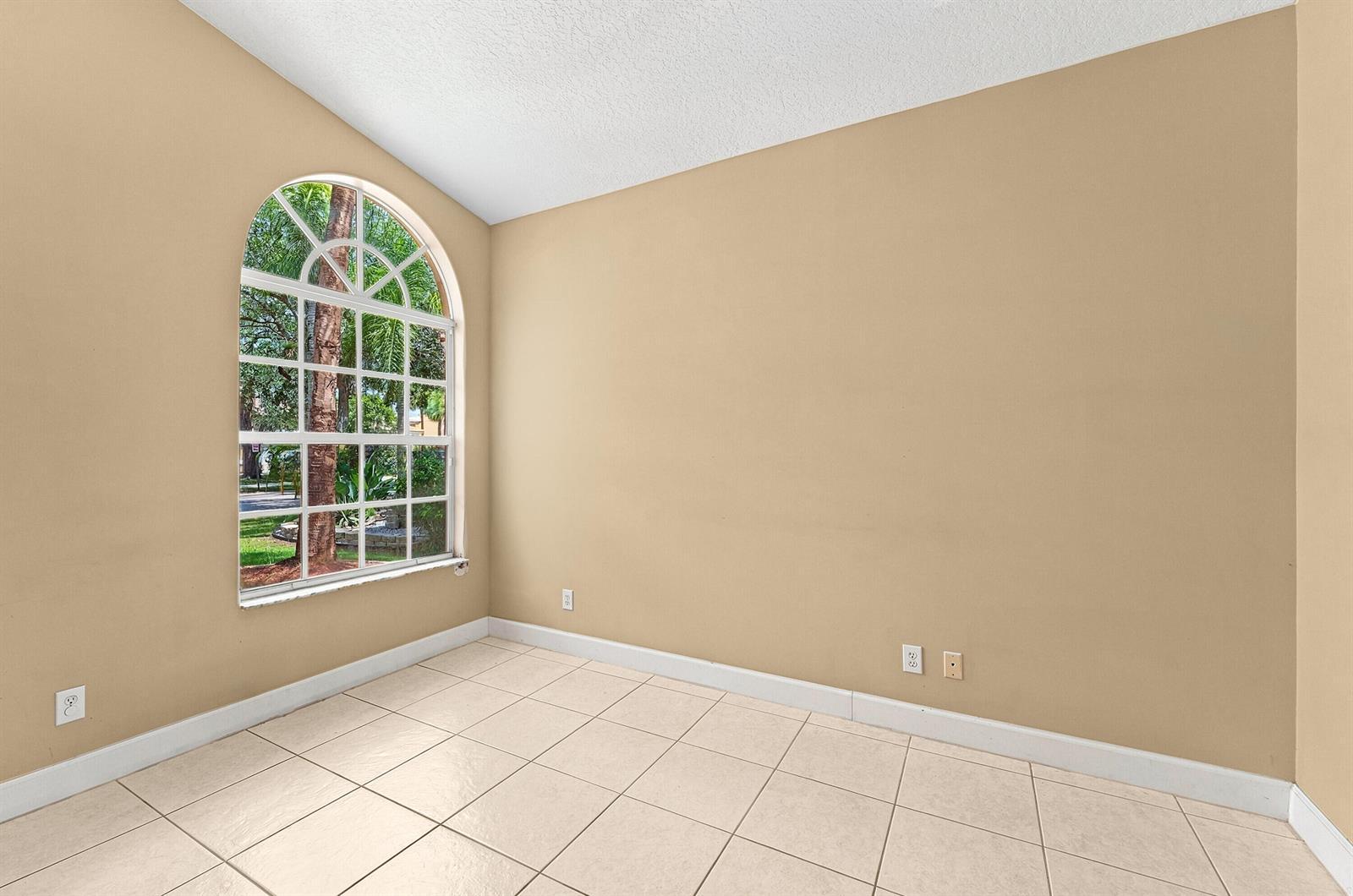 Listing photo 4 for 12376 NW 53RD Street, Coral Springs, FL, 33076