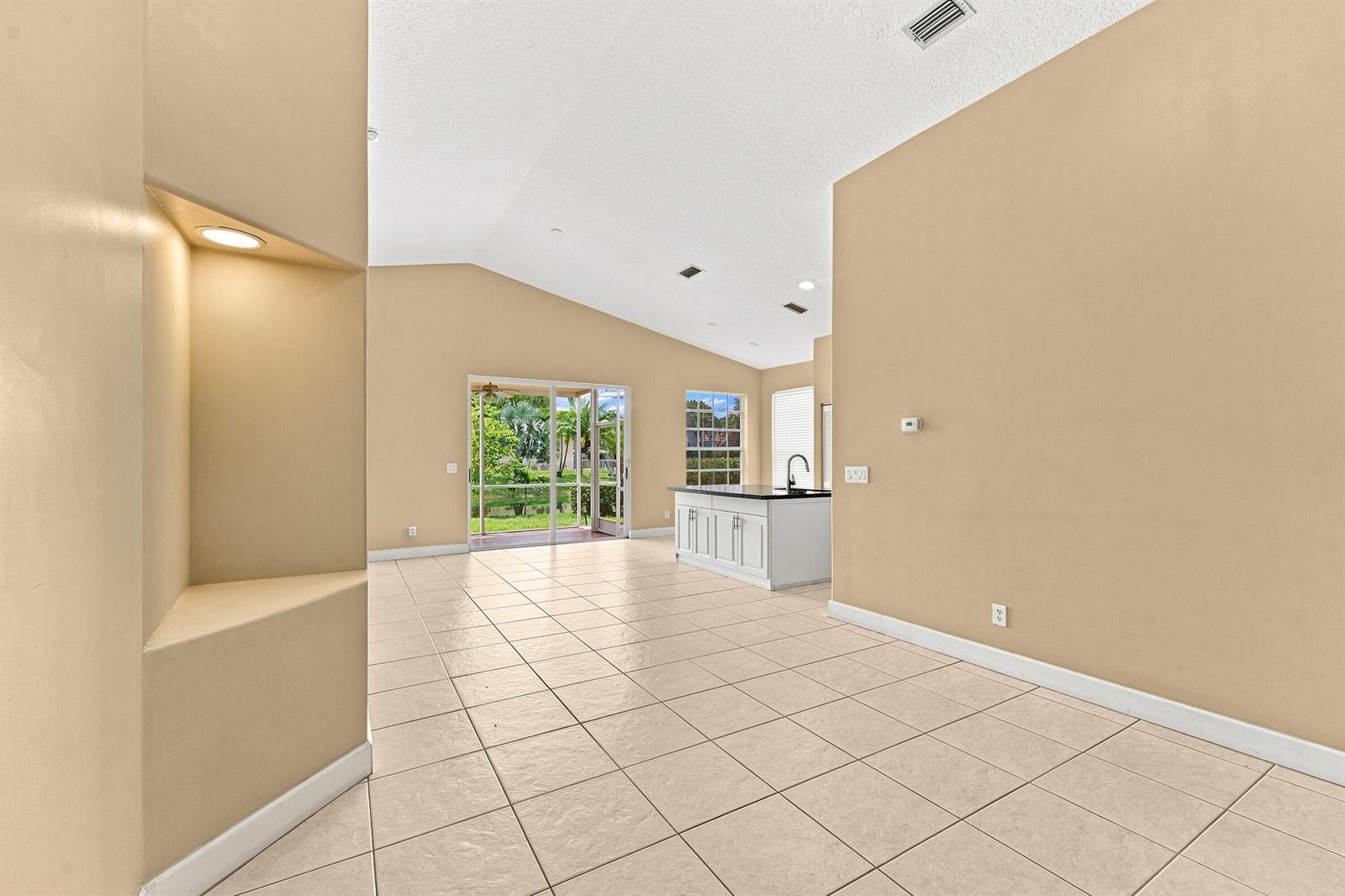Listing photo 5 for 12376 NW 53RD Street, Coral Springs, FL, 33076