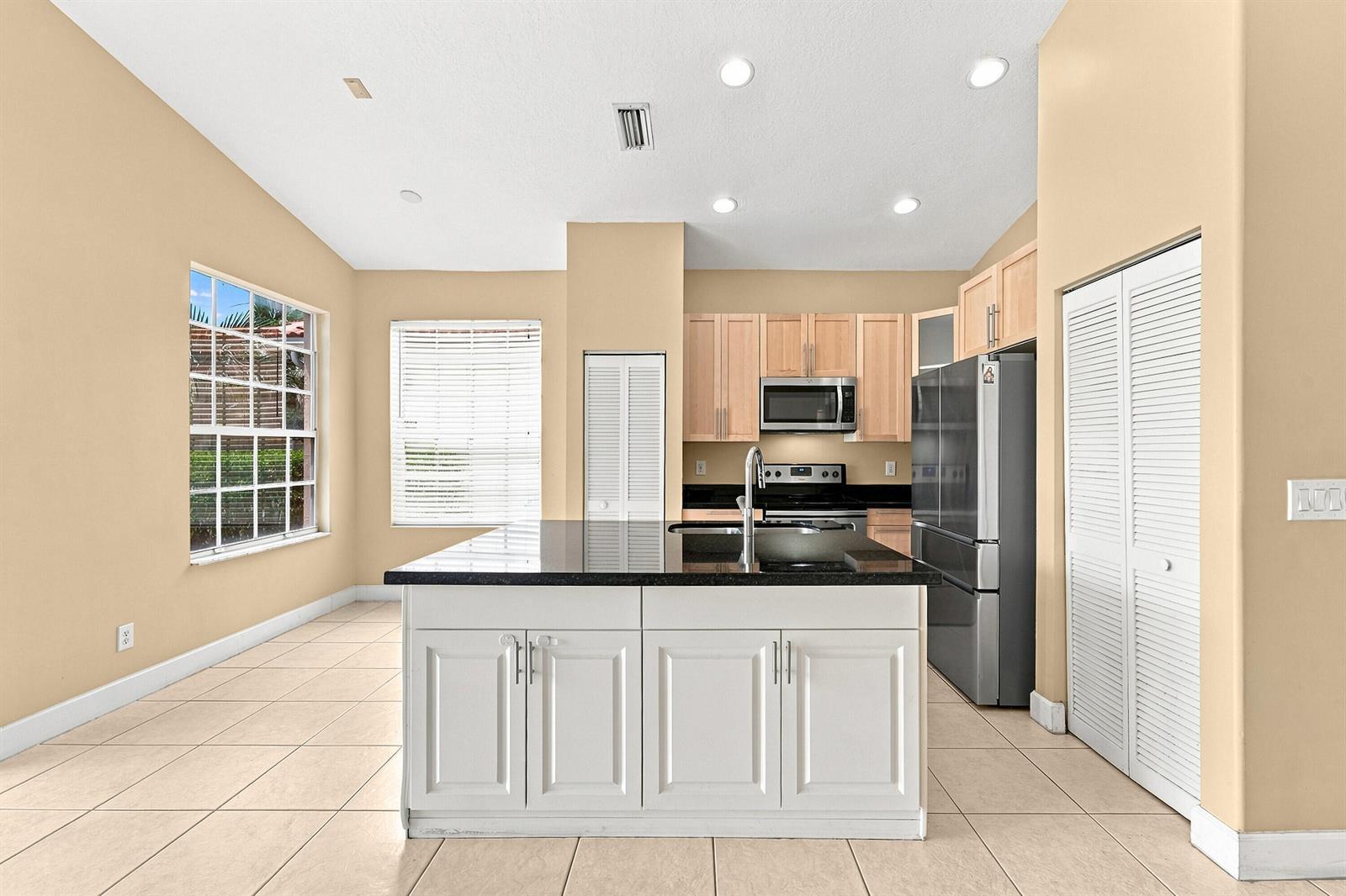 Listing photo 9 for 12376 NW 53RD Street, Coral Springs, FL, 33076
