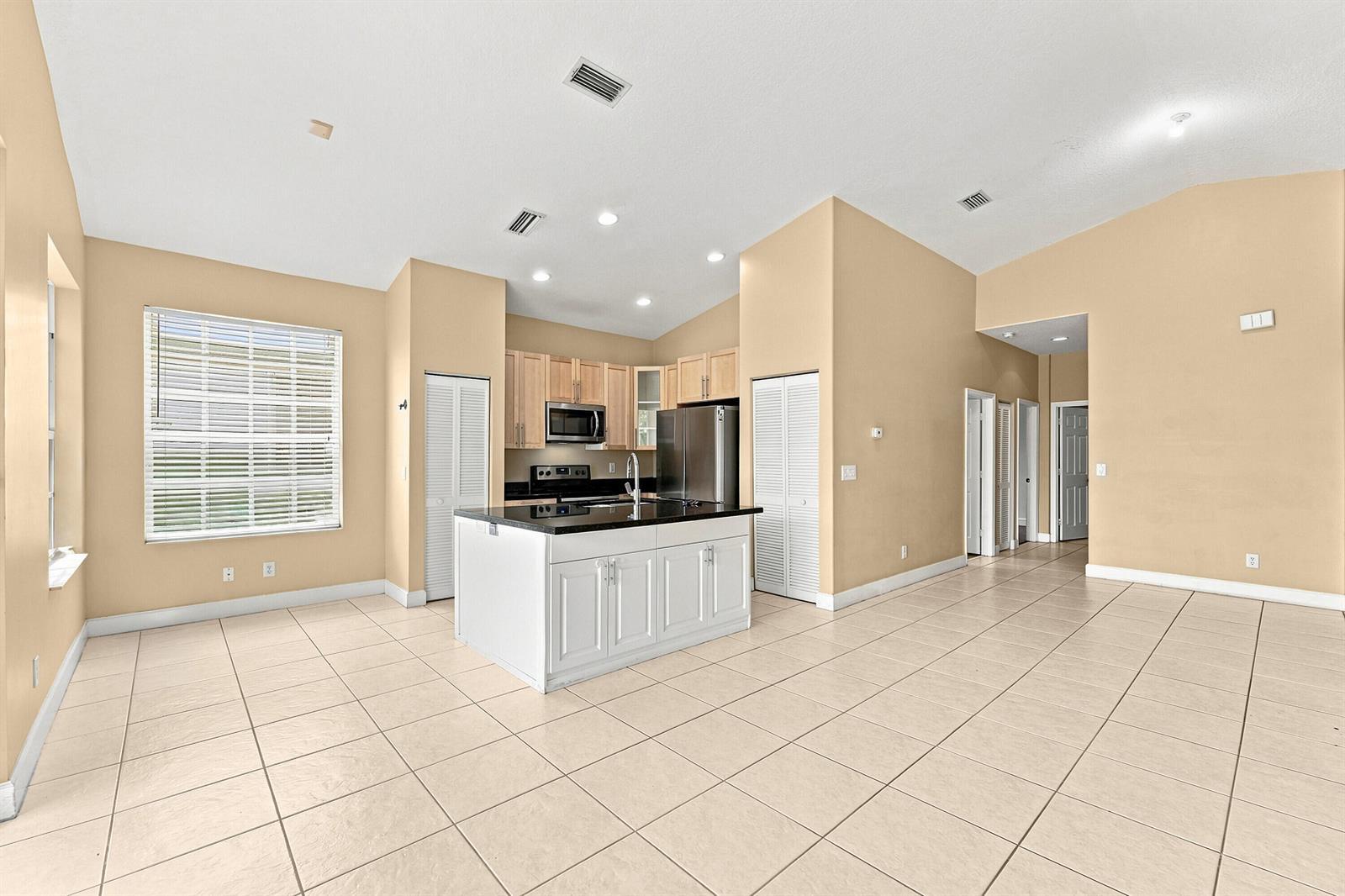 Listing photo 10 for 12376 NW 53RD Street, Coral Springs, FL, 33076