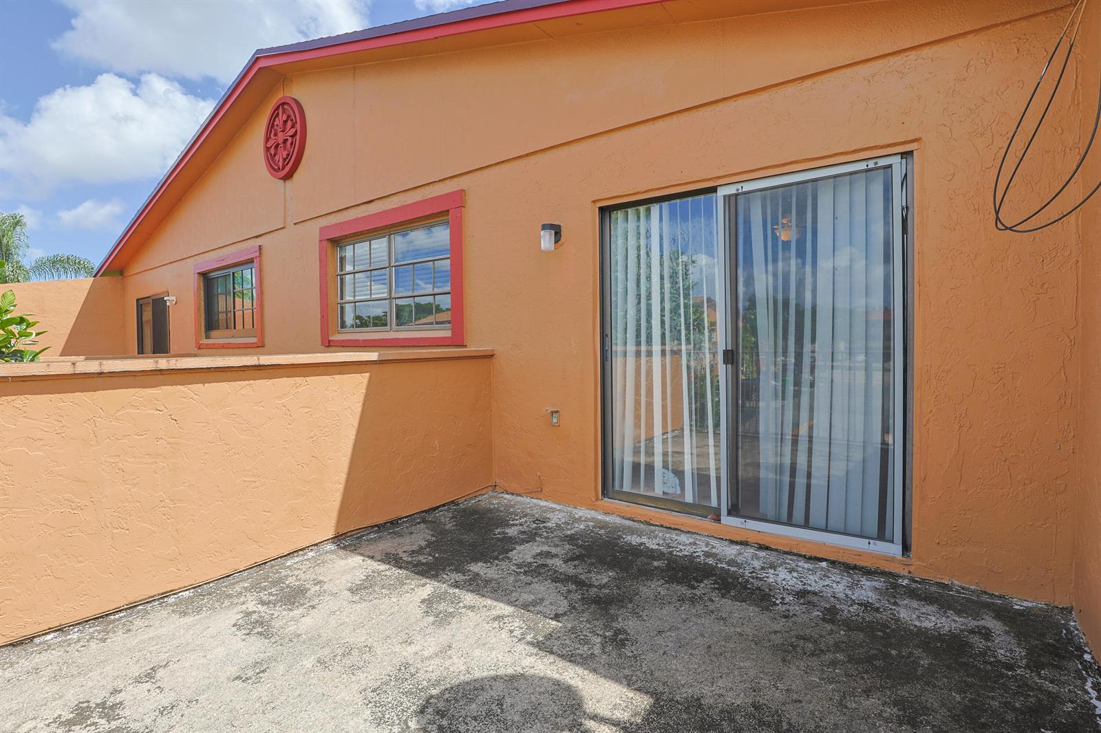 Listing photo 15 for 2794 NW 80TH Avenue Unit#2794, Sunrise, FL, 33322