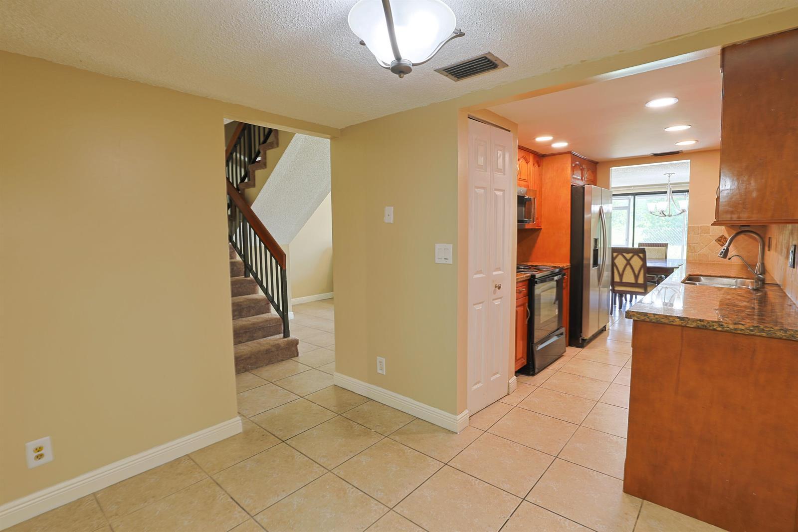 Listing photo 5 for 2794 NW 80TH Avenue Unit#2794, Sunrise, FL, 33322
