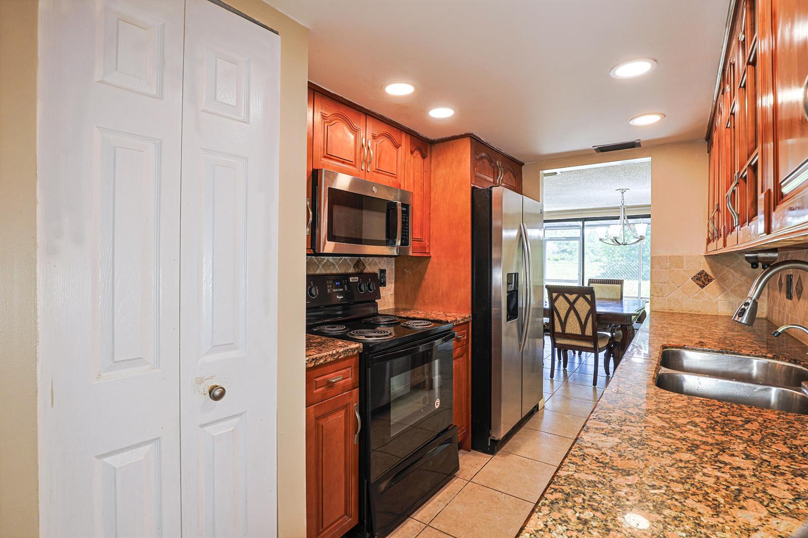 Listing photo 7 for 2794 NW 80TH Avenue Unit#2794, Sunrise, FL, 33322