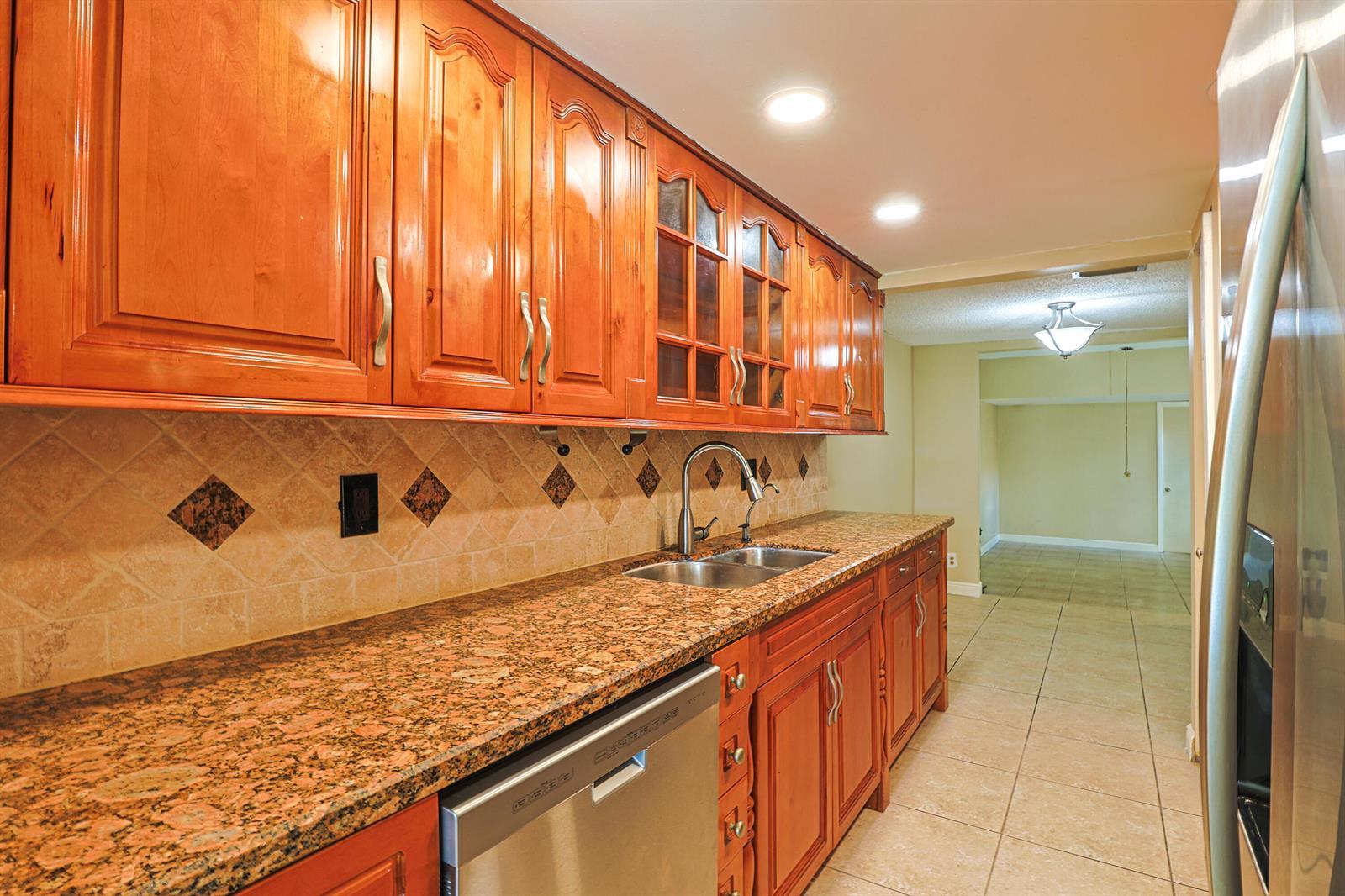 Listing photo 8 for 2794 NW 80TH Avenue Unit#2794, Sunrise, FL, 33322