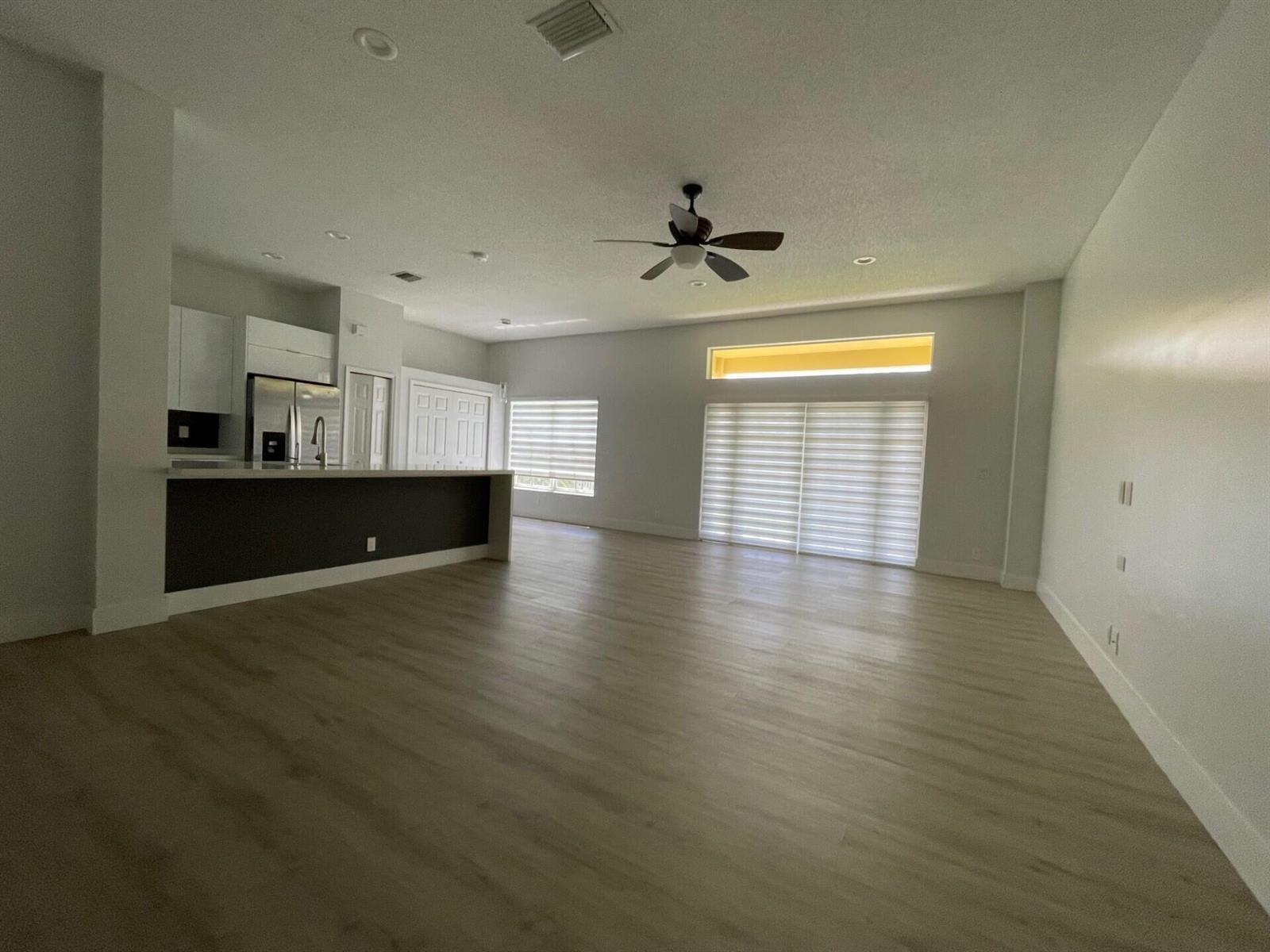 Listing photo 12 for 4293 LAUREL RIDGE Circle Unit#4293, Weston, FL, 33331