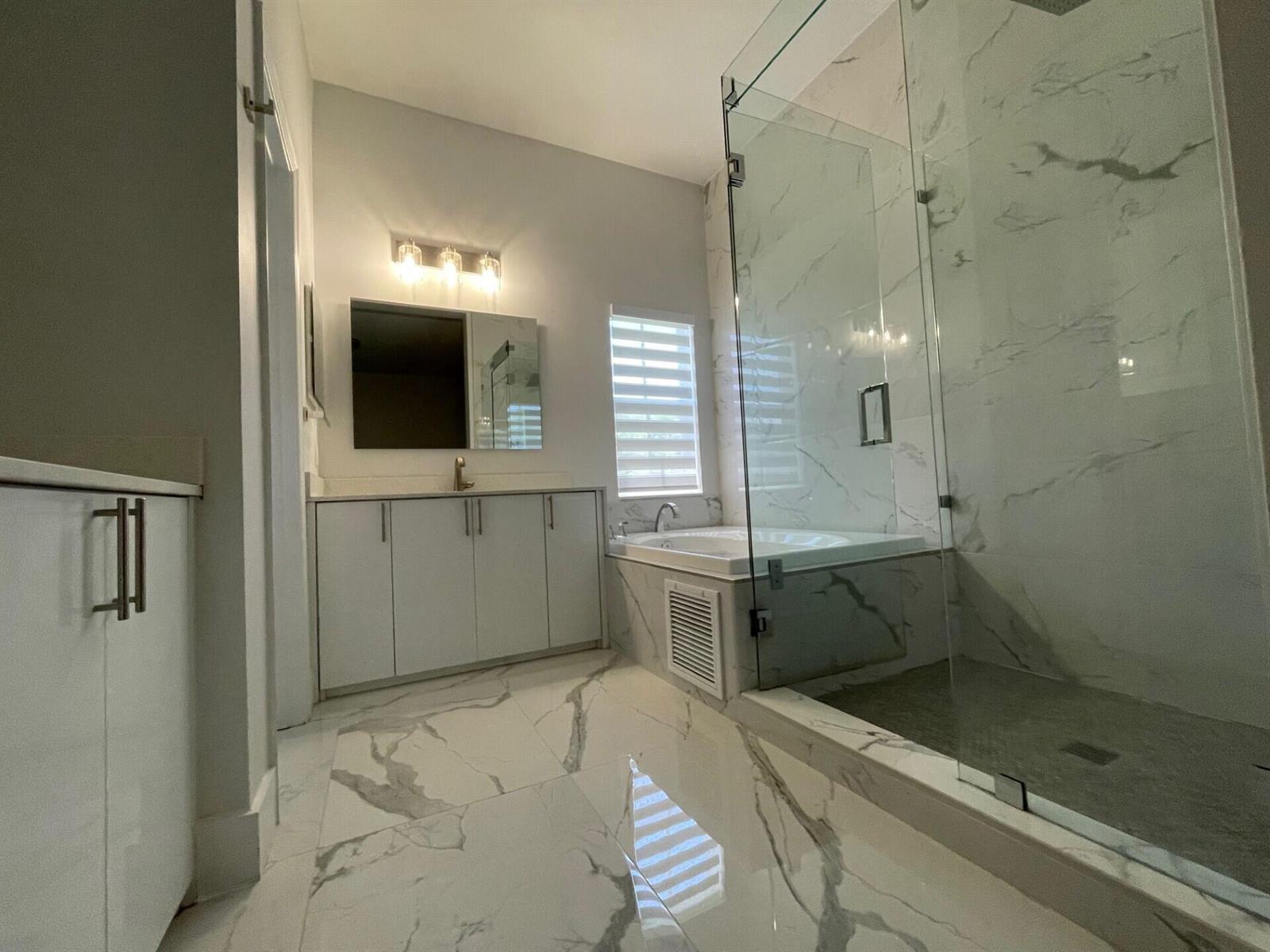 Listing photo 14 for 4293 LAUREL RIDGE Circle Unit#4293, Weston, FL, 33331