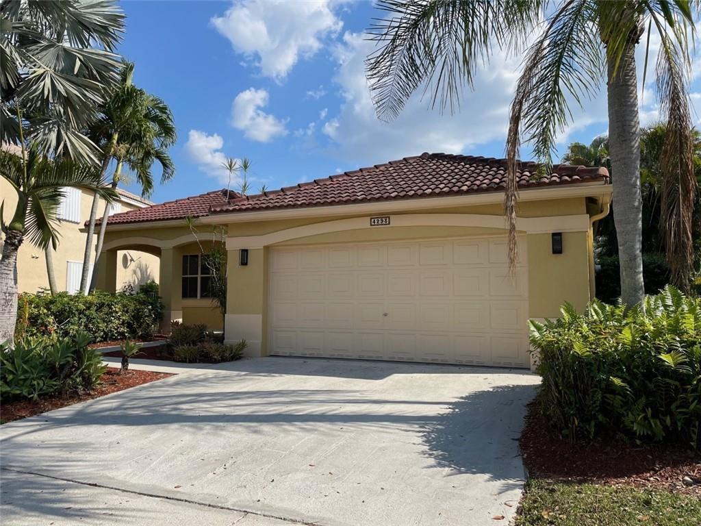 Listing photo 3 for 4293 LAUREL RIDGE Circle Unit#4293, Weston, FL, 33331