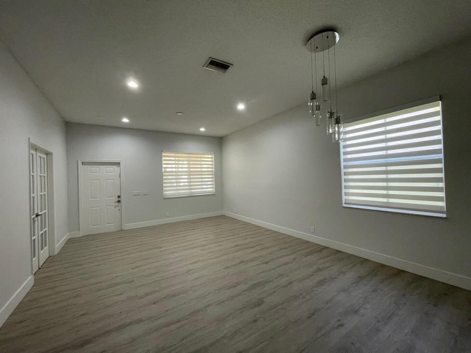 Listing photo 9 for 4293 LAUREL RIDGE Circle Unit#4293, Weston, FL, 33331