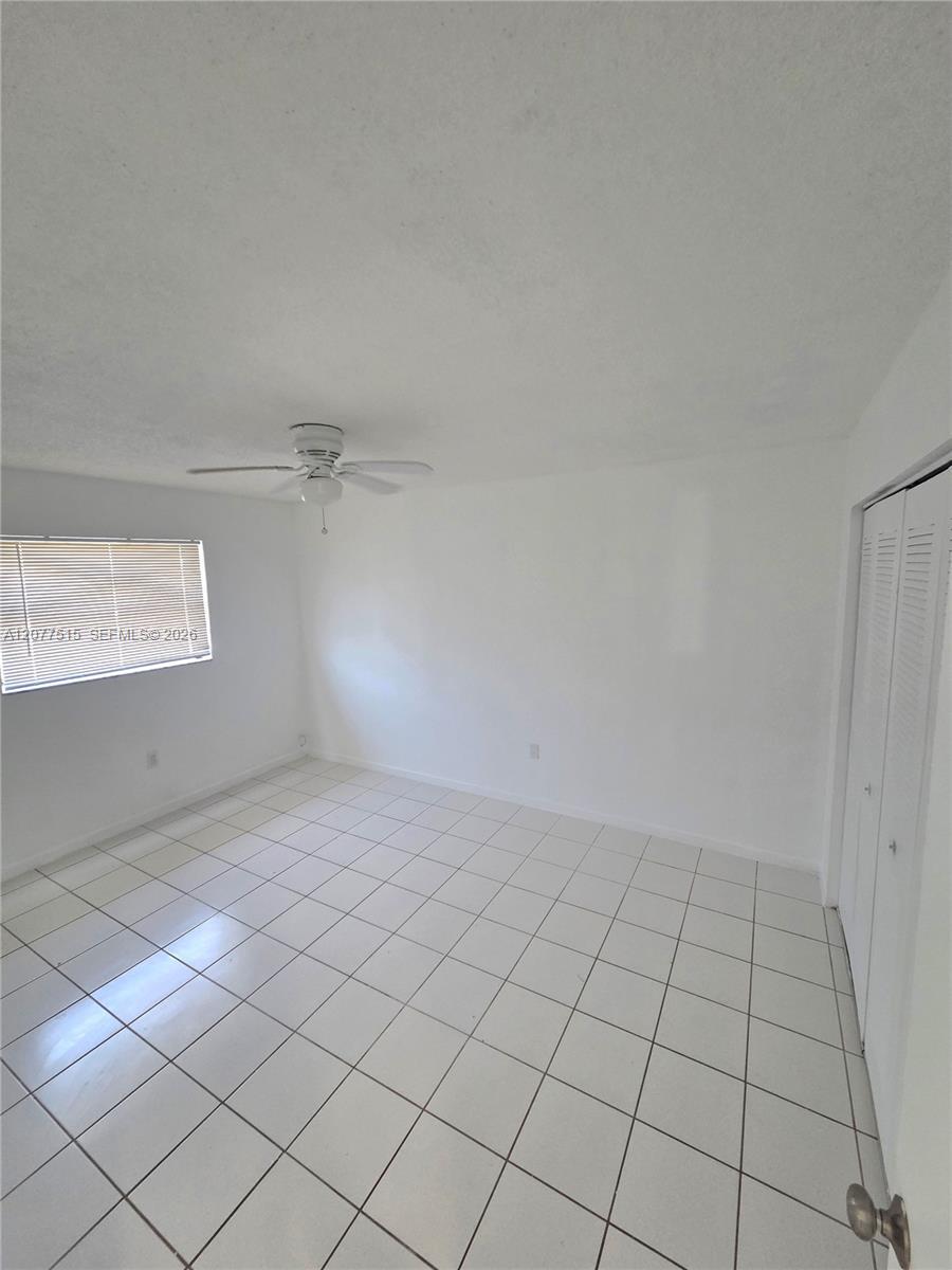 Listing photo 4 for 4030 SW 61st Ave Unit#8, Davie, FL, 33314