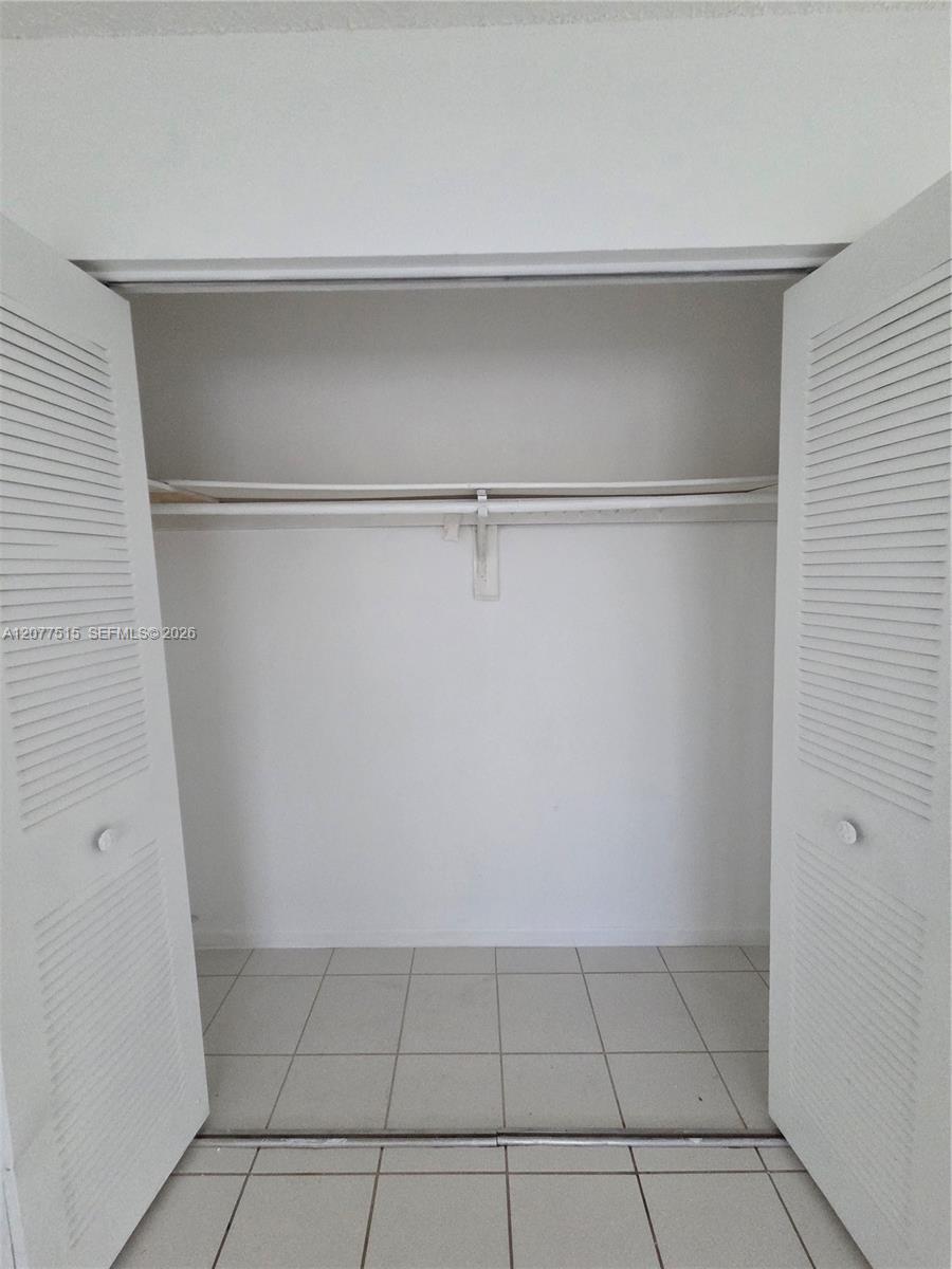 Listing photo 5 for 4030 SW 61st Ave Unit#8, Davie, FL, 33314